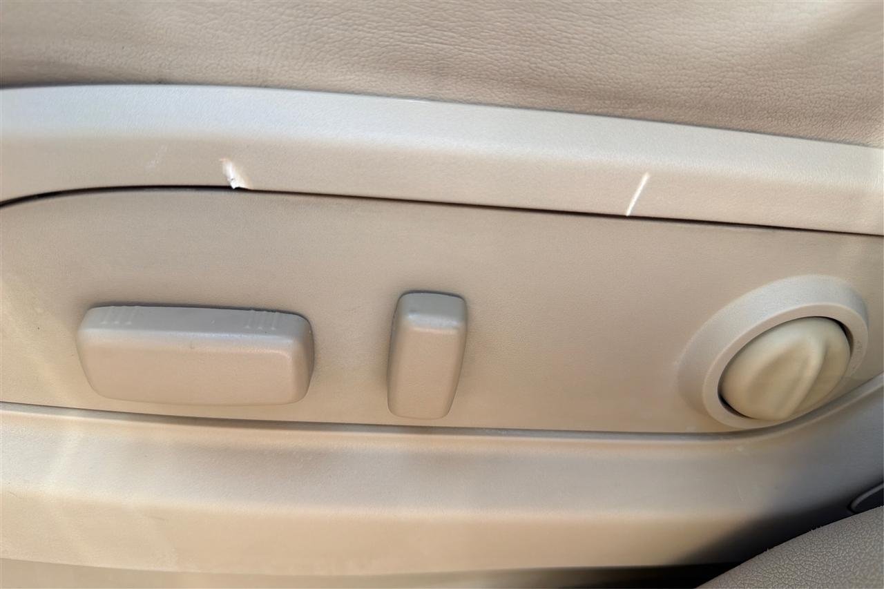 Buick Enclave Premium 4D SUV FWD 2012
