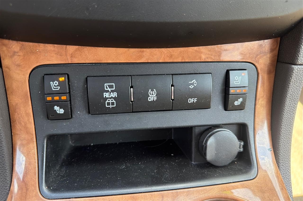 Buick Enclave Premium 4D SUV FWD 2012