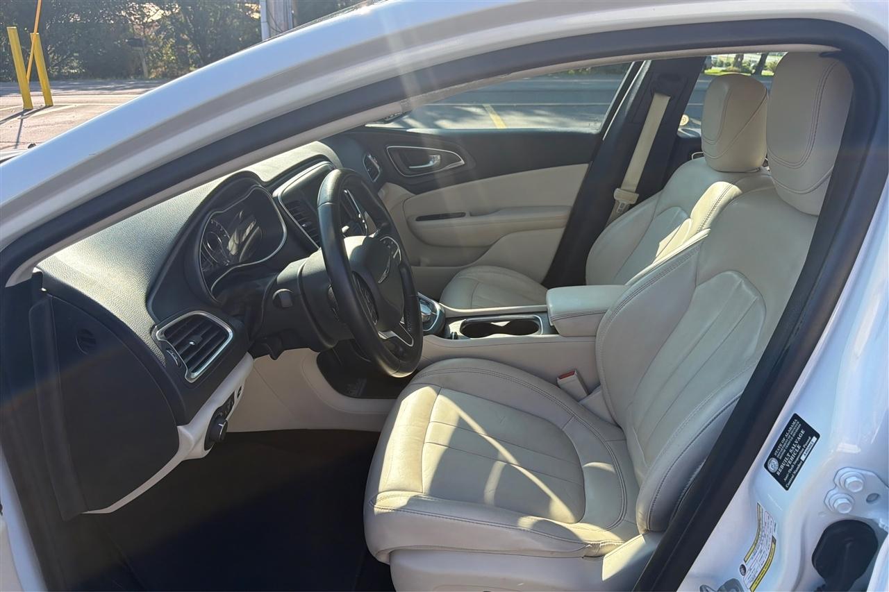 Chrysler 200 Limited 4D Sedan 2017