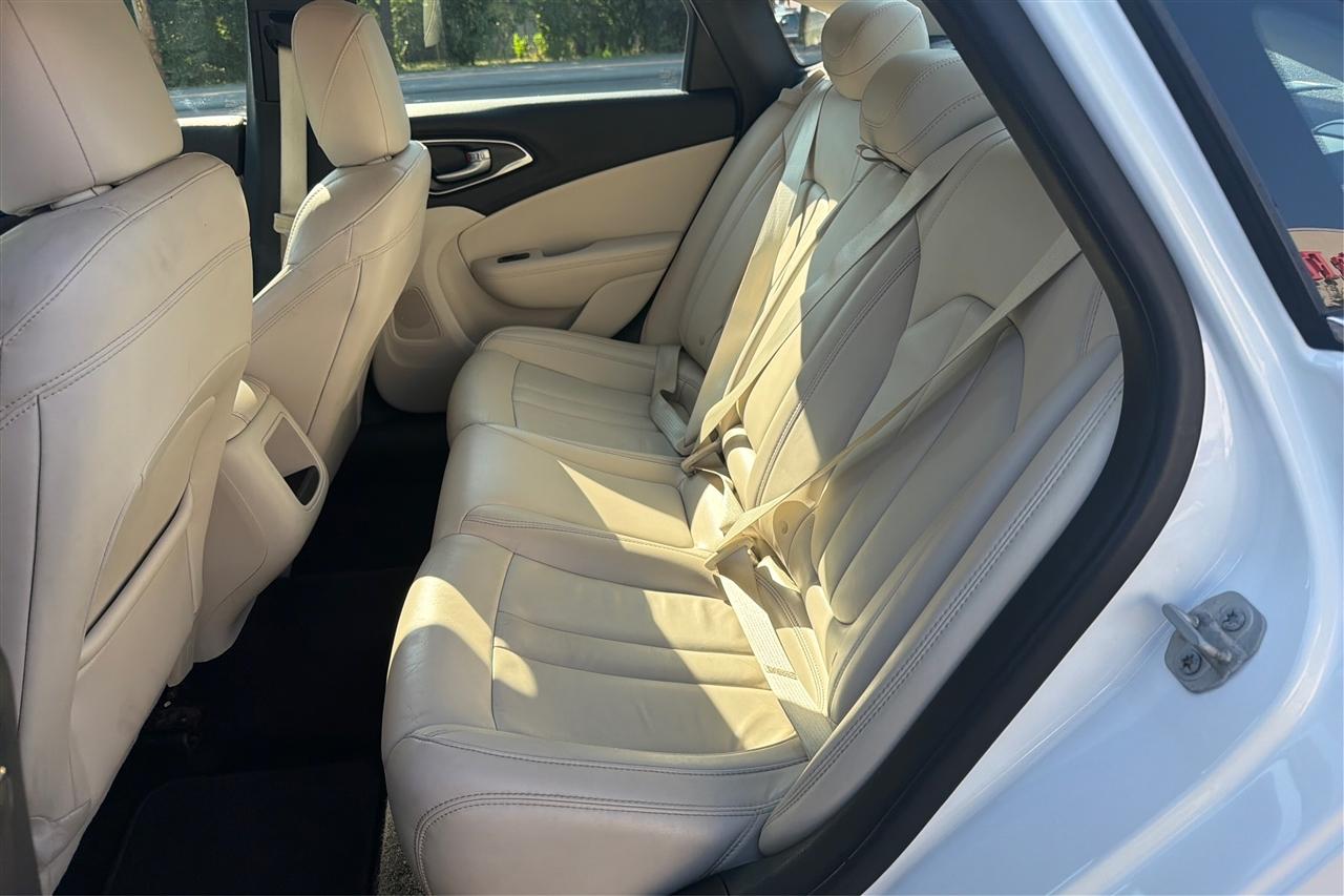 Chrysler 200 Limited 4D Sedan 2017