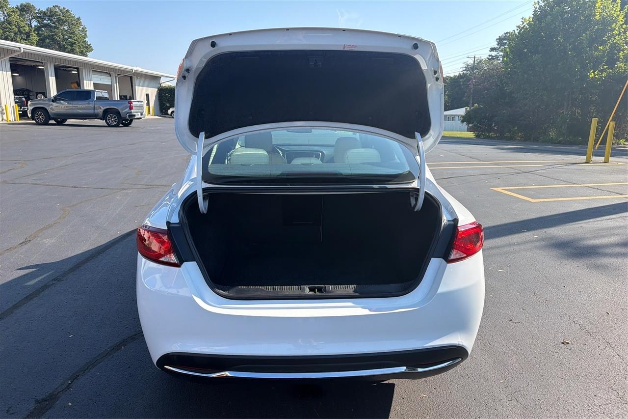 Chrysler 200 Limited 4D Sedan 2017