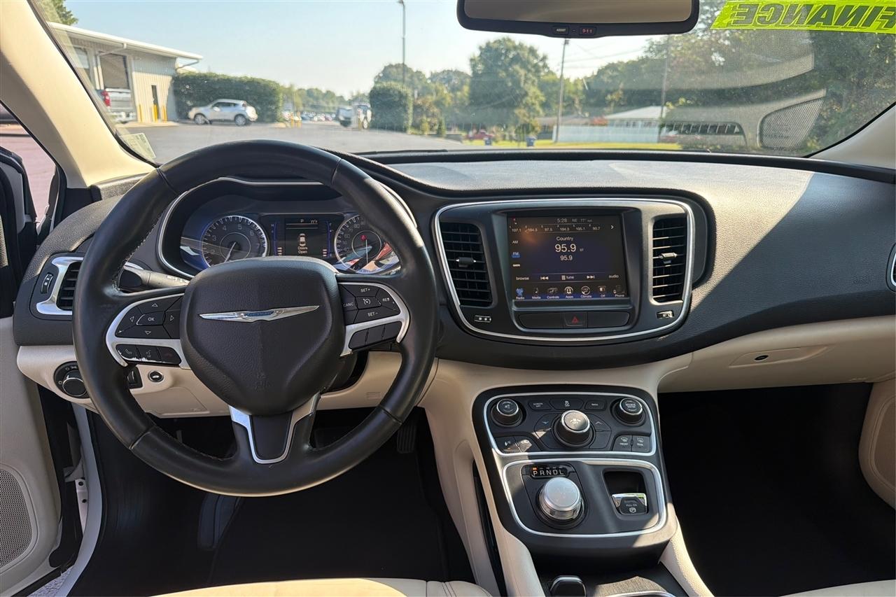 Chrysler 200 Limited 4D Sedan 2017