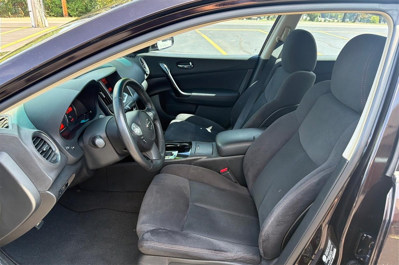 Nissan Maxima S 4D Sedan 2011
