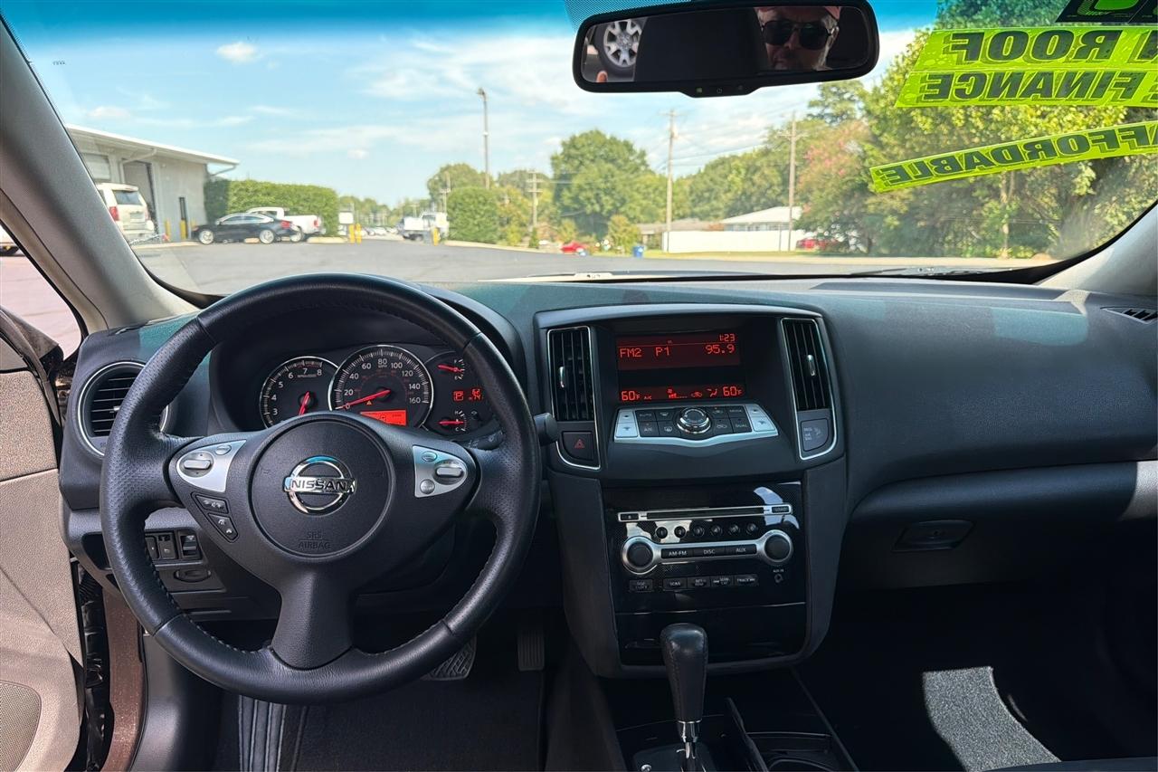 Nissan Maxima S 4D Sedan 2011