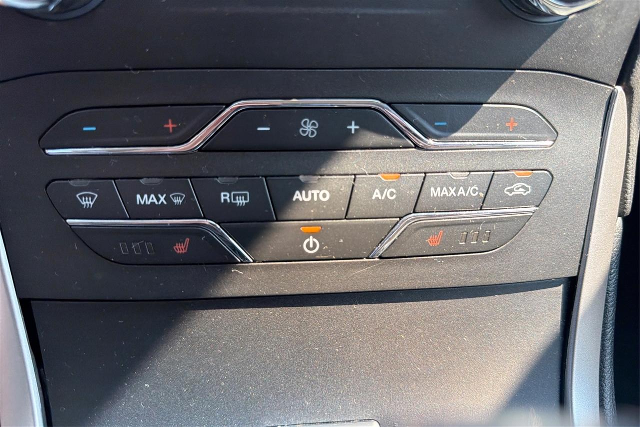 Ford Edge SEL 4D SUV FWD 2016
