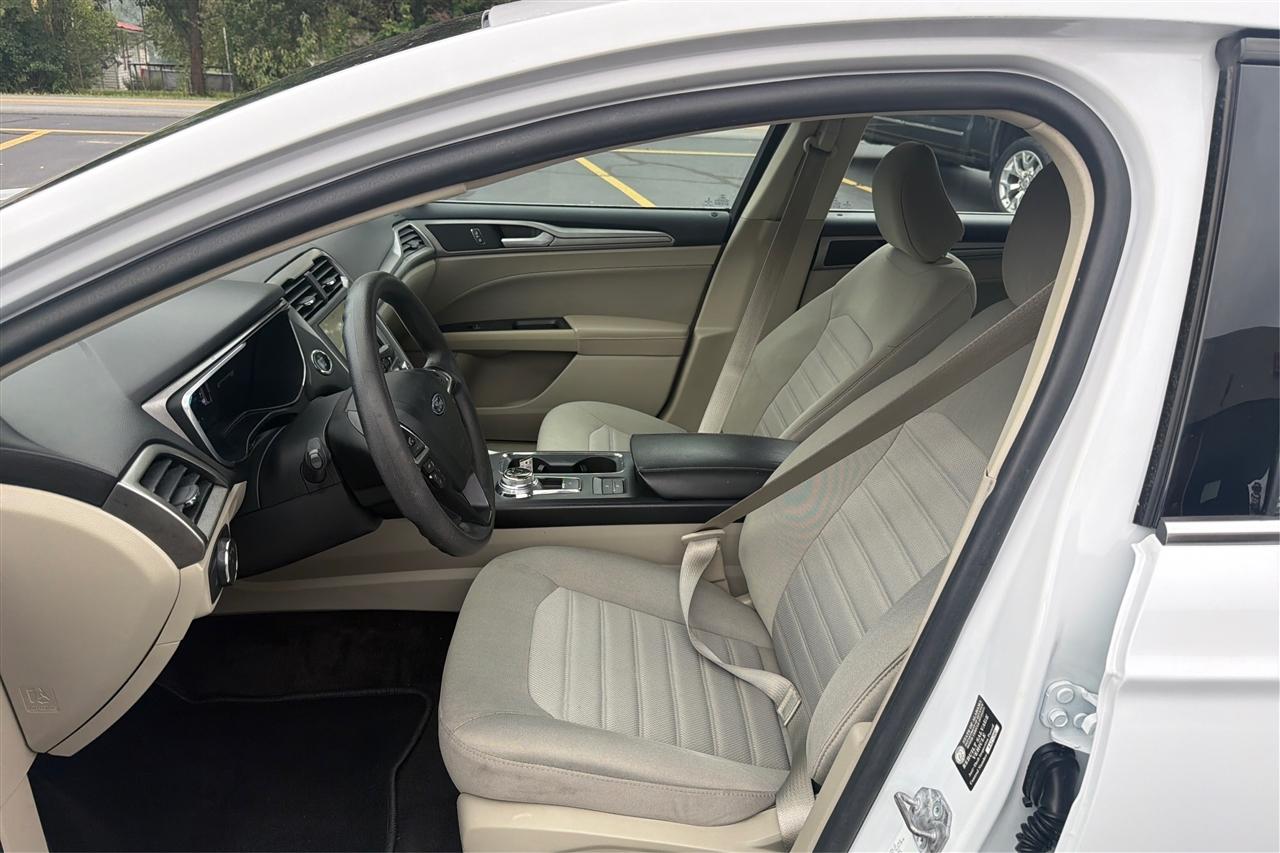 Ford Fusion SE 4D Sedan 2020