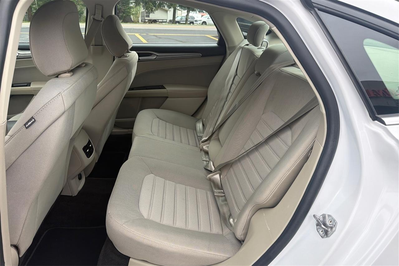 Ford Fusion SE 4D Sedan 2020