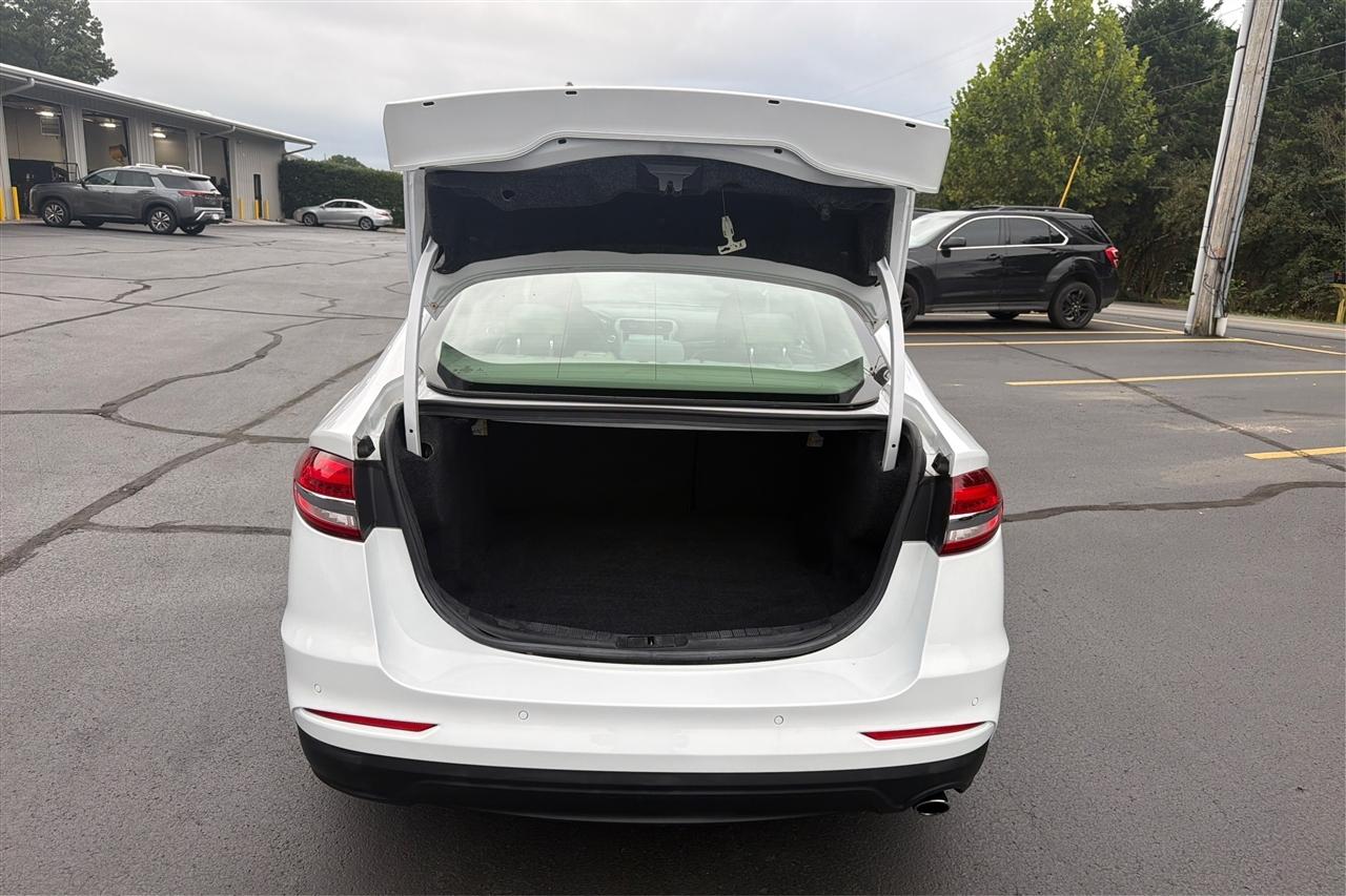 Ford Fusion SE 4D Sedan 2020