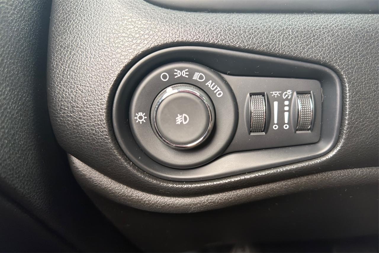 Jeep Renegade Latitude 4D SUV FWD 2020