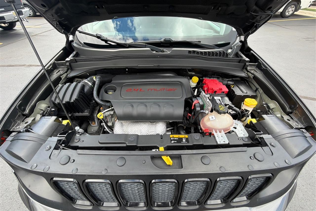 Jeep Renegade Latitude 4D SUV FWD 2020