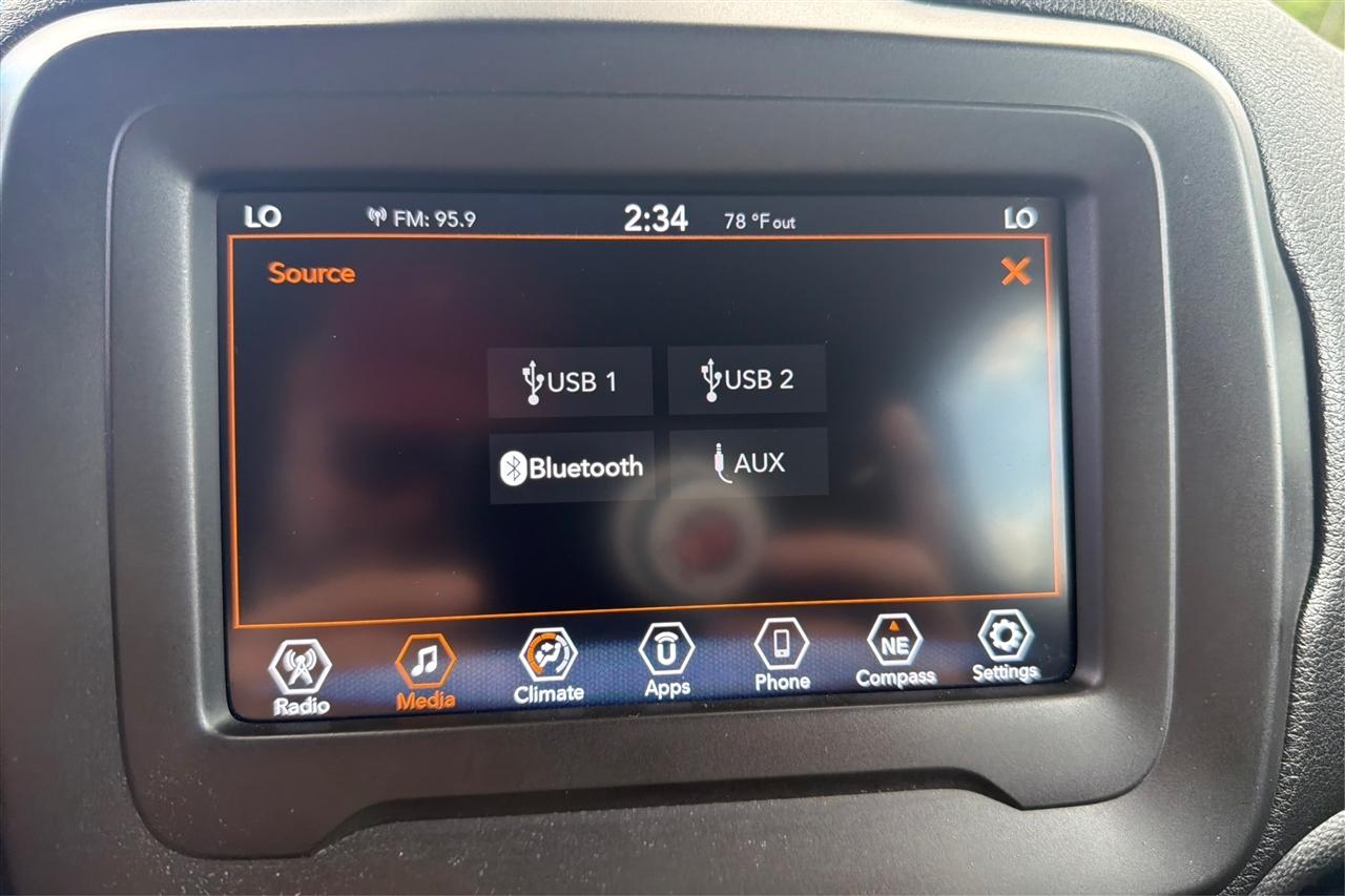 Jeep Renegade Latitude 4D SUV FWD 2020
