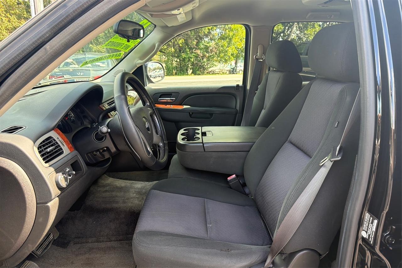 Chevrolet Tahoe LS 4D SUV RWD 2012