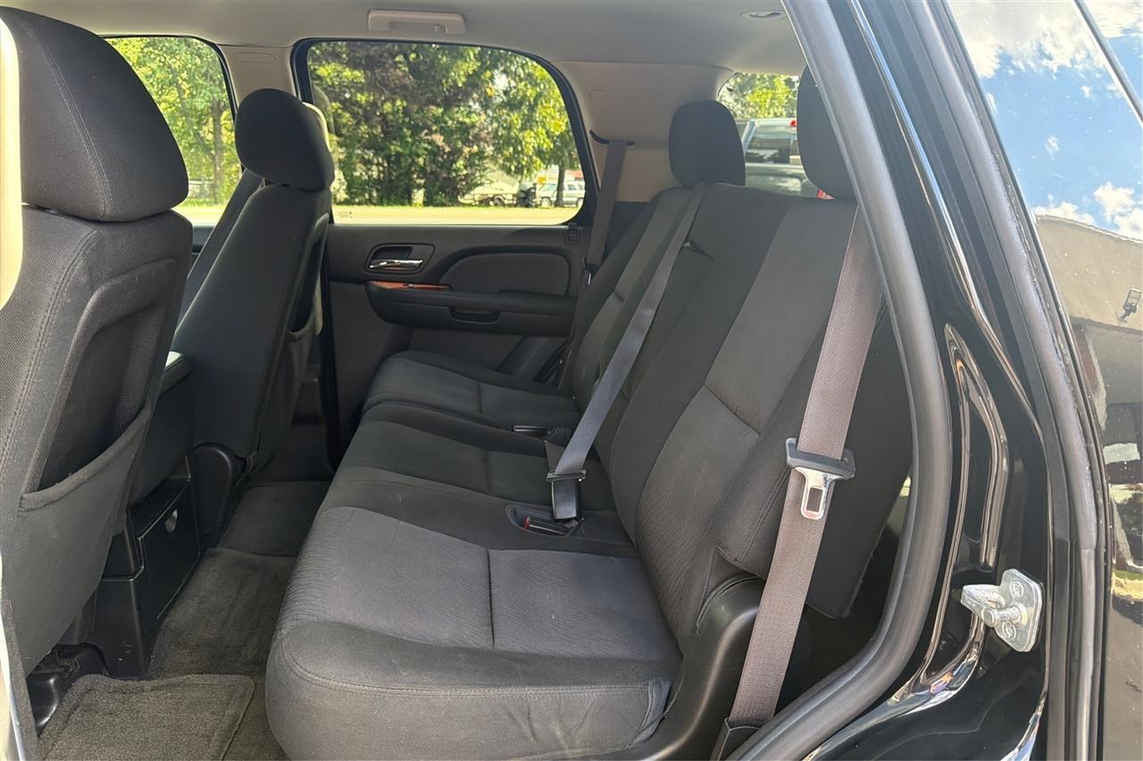 Chevrolet Tahoe LS 4D SUV RWD 2012