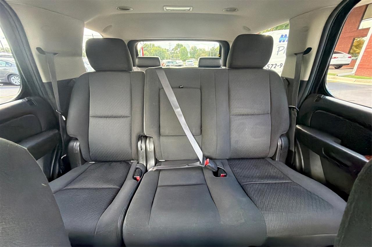Chevrolet Tahoe LS 4D SUV RWD 2012