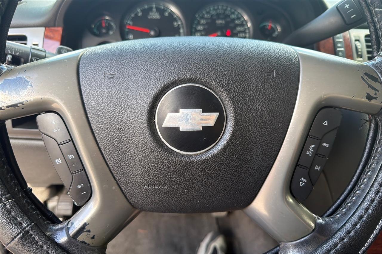 Chevrolet Tahoe LS 4D SUV RWD 2012