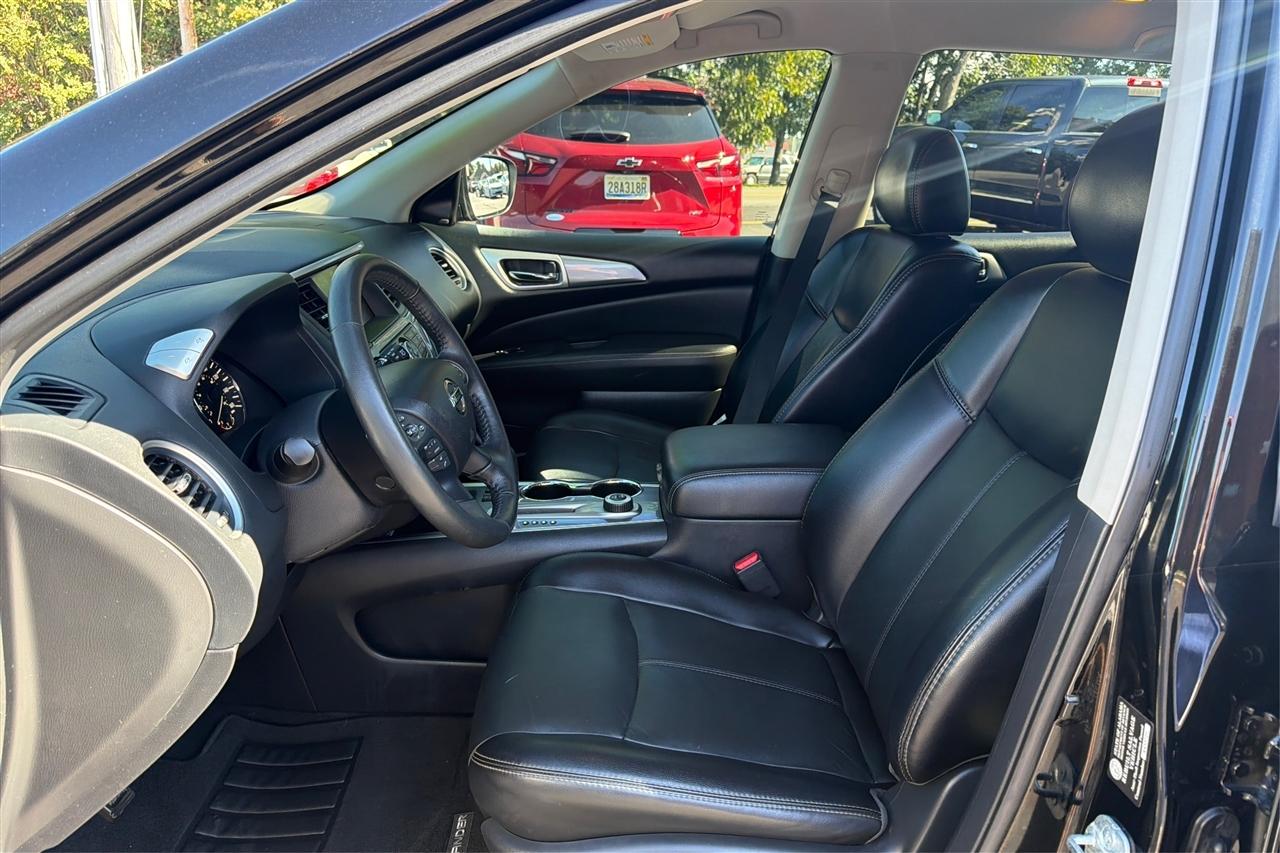 Nissan Pathfinder SL 4D SUV 4WD 2020