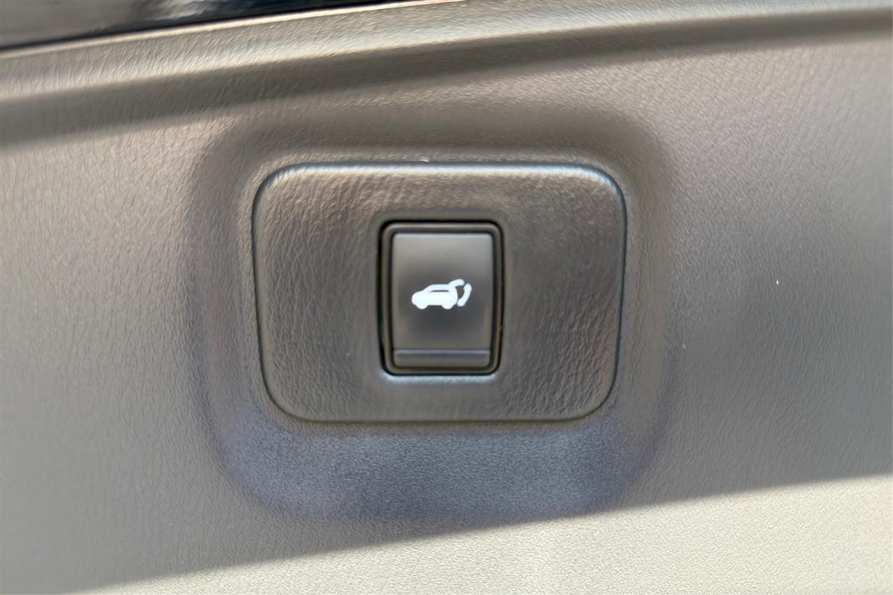 Nissan Pathfinder SL 4D SUV 4WD 2020