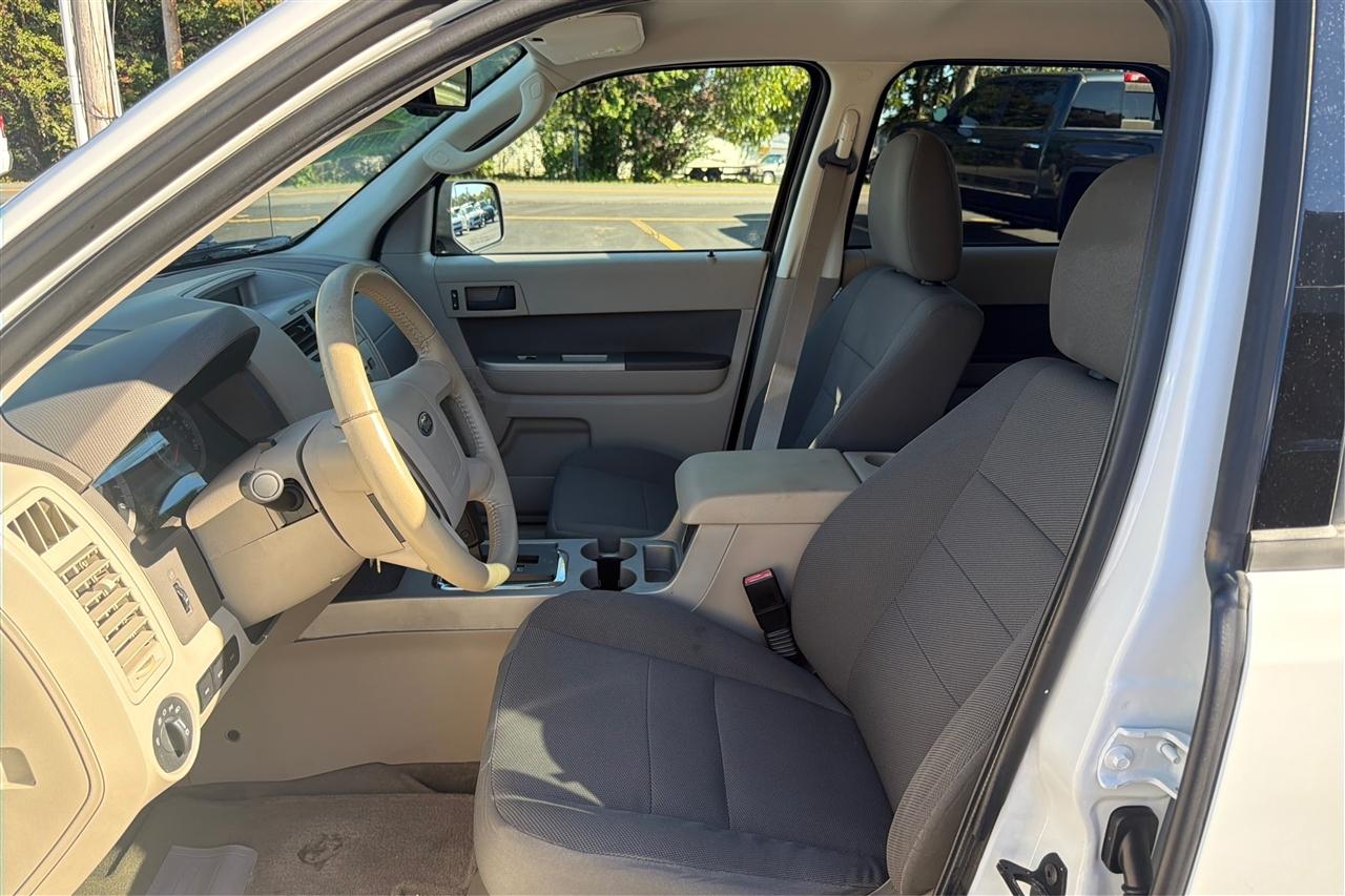 Ford Escape XLT 4D SUV FWD 2009