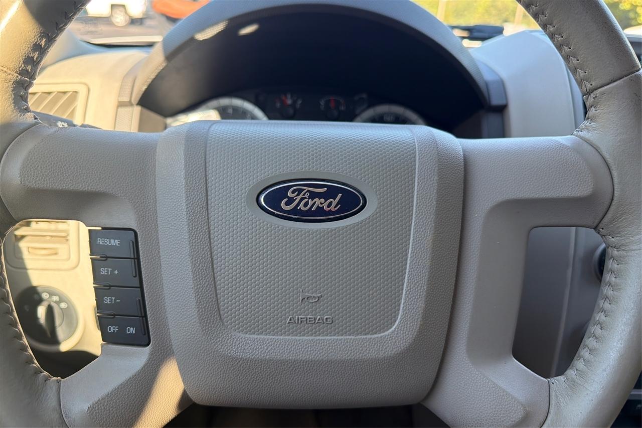 Ford Escape XLT 4D SUV FWD 2009
