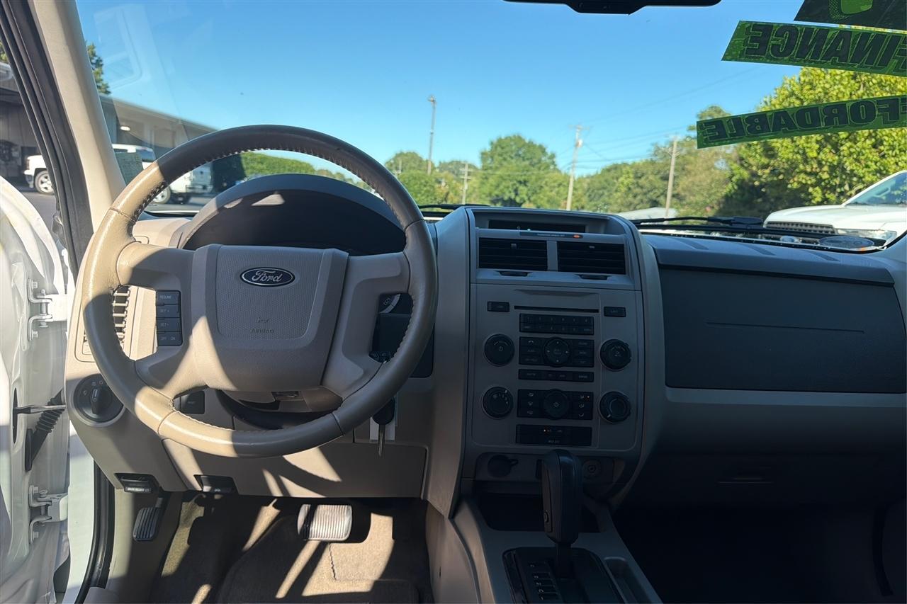Ford Escape XLT 4D SUV FWD 2009