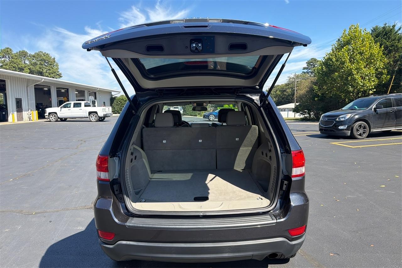 Jeep Grand Cherokee Laredo 4D SUV 4WD 2012