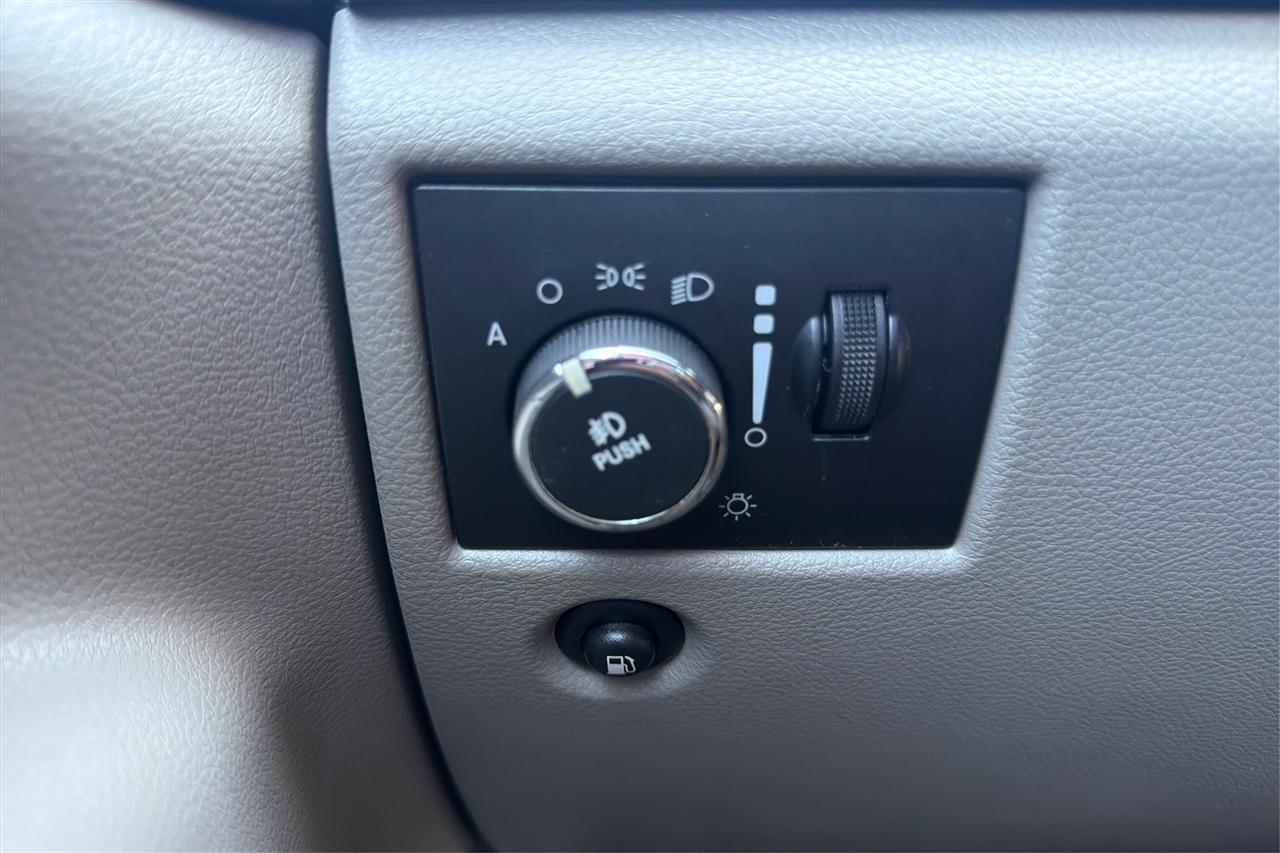 Jeep Grand Cherokee Laredo 4D SUV 4WD 2012