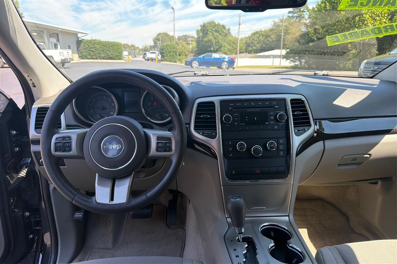 Jeep Grand Cherokee Laredo 4D SUV 4WD 2012