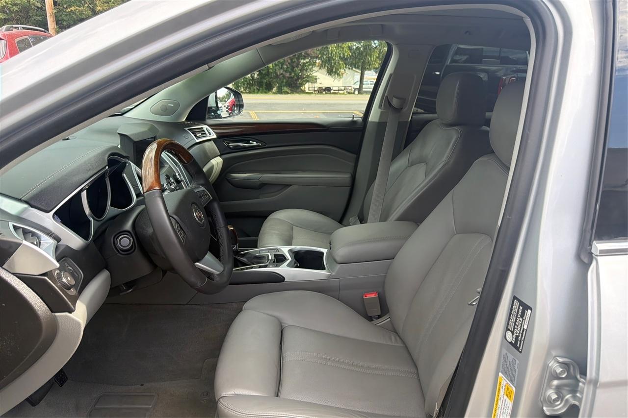 Cadillac SRX Premium 4D SUV FWD 2010
