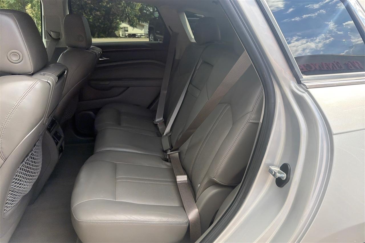 Cadillac SRX Premium 4D SUV FWD 2010