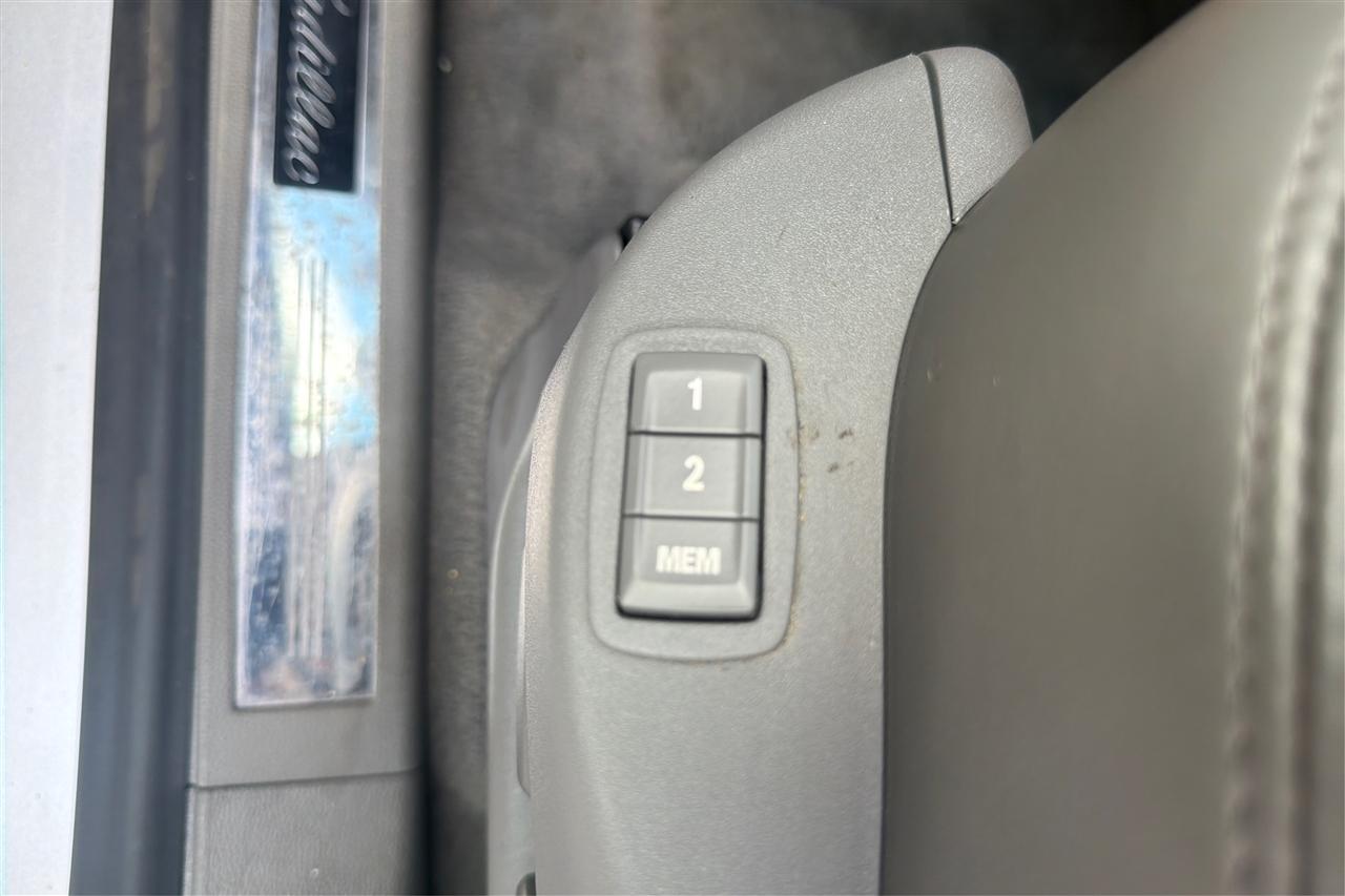 Cadillac SRX Premium 4D SUV FWD 2010