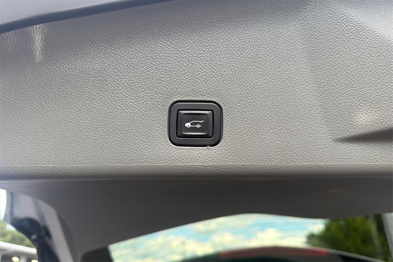 Cadillac SRX Premium 4D SUV FWD 2010