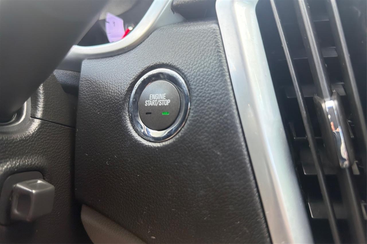 Cadillac SRX Premium 4D SUV FWD 2010