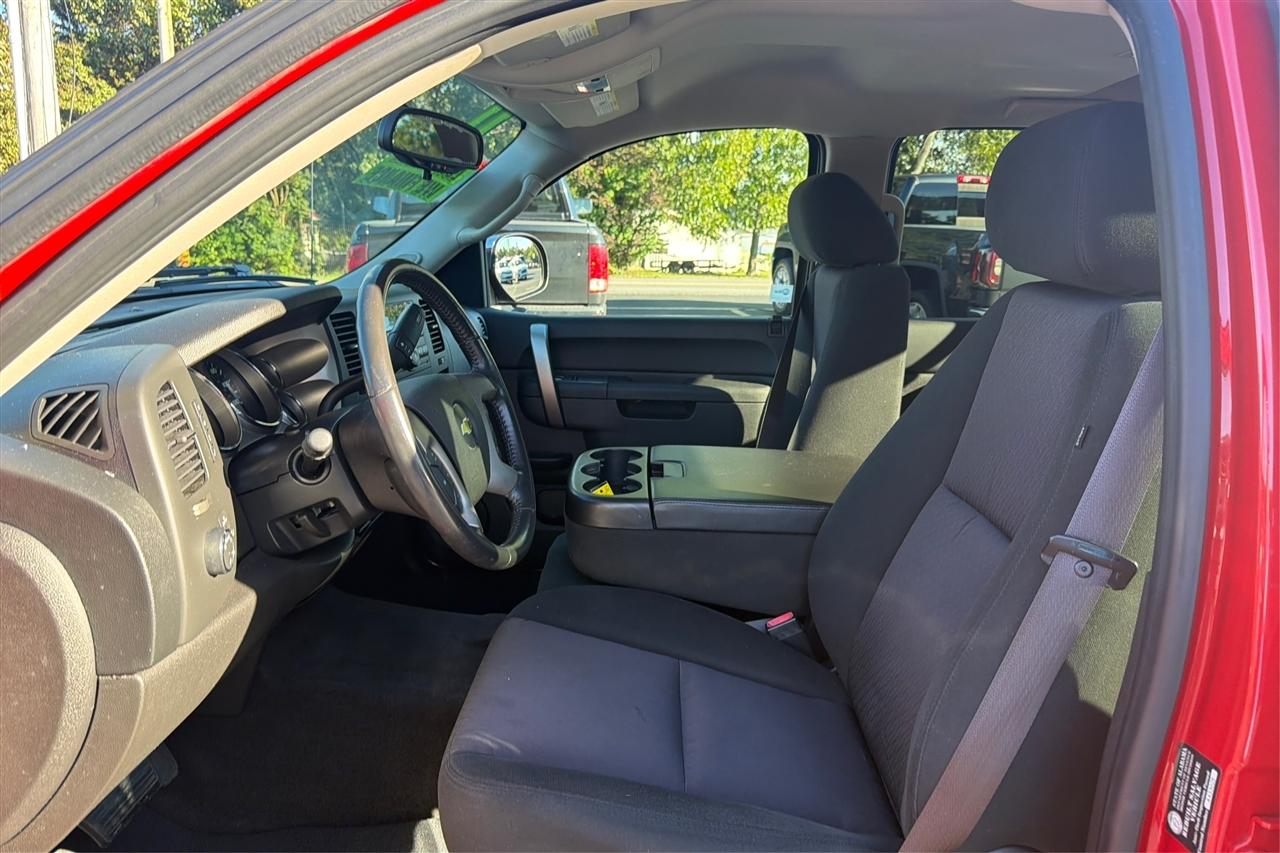 Chevrolet Silverado 1500 1LT Crew Cab 2WD 2011