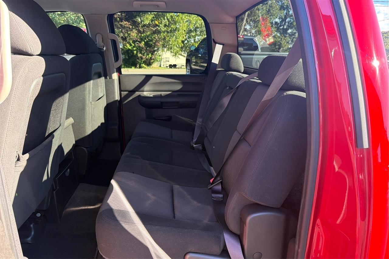 Chevrolet Silverado 1500 1LT Crew Cab 2WD 2011