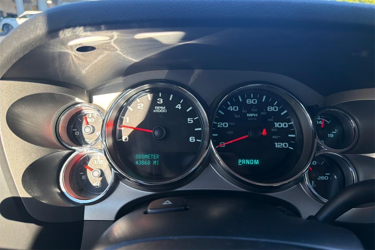 Chevrolet Silverado 1500 1LT Crew Cab 2WD 2011