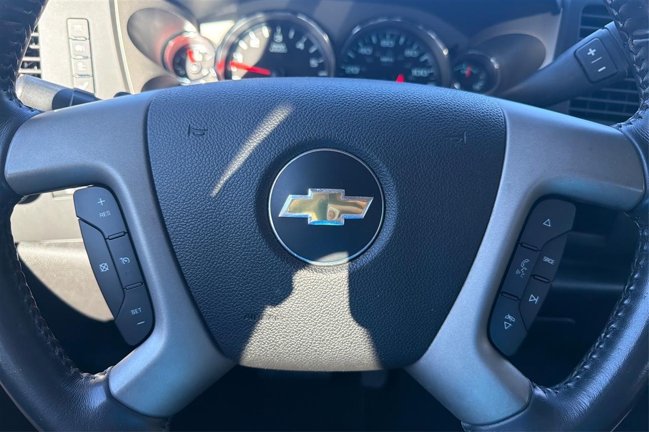 Chevrolet Silverado 1500 1LT Crew Cab 2WD 2011