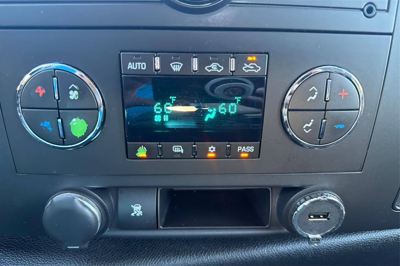 Chevrolet Silverado 1500 1LT Crew Cab 2WD 2011