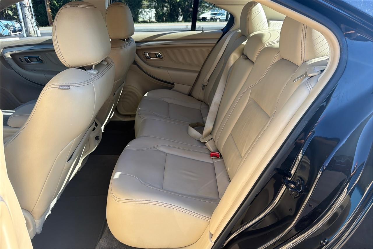 Ford Taurus SEL 4D Sedan 2017