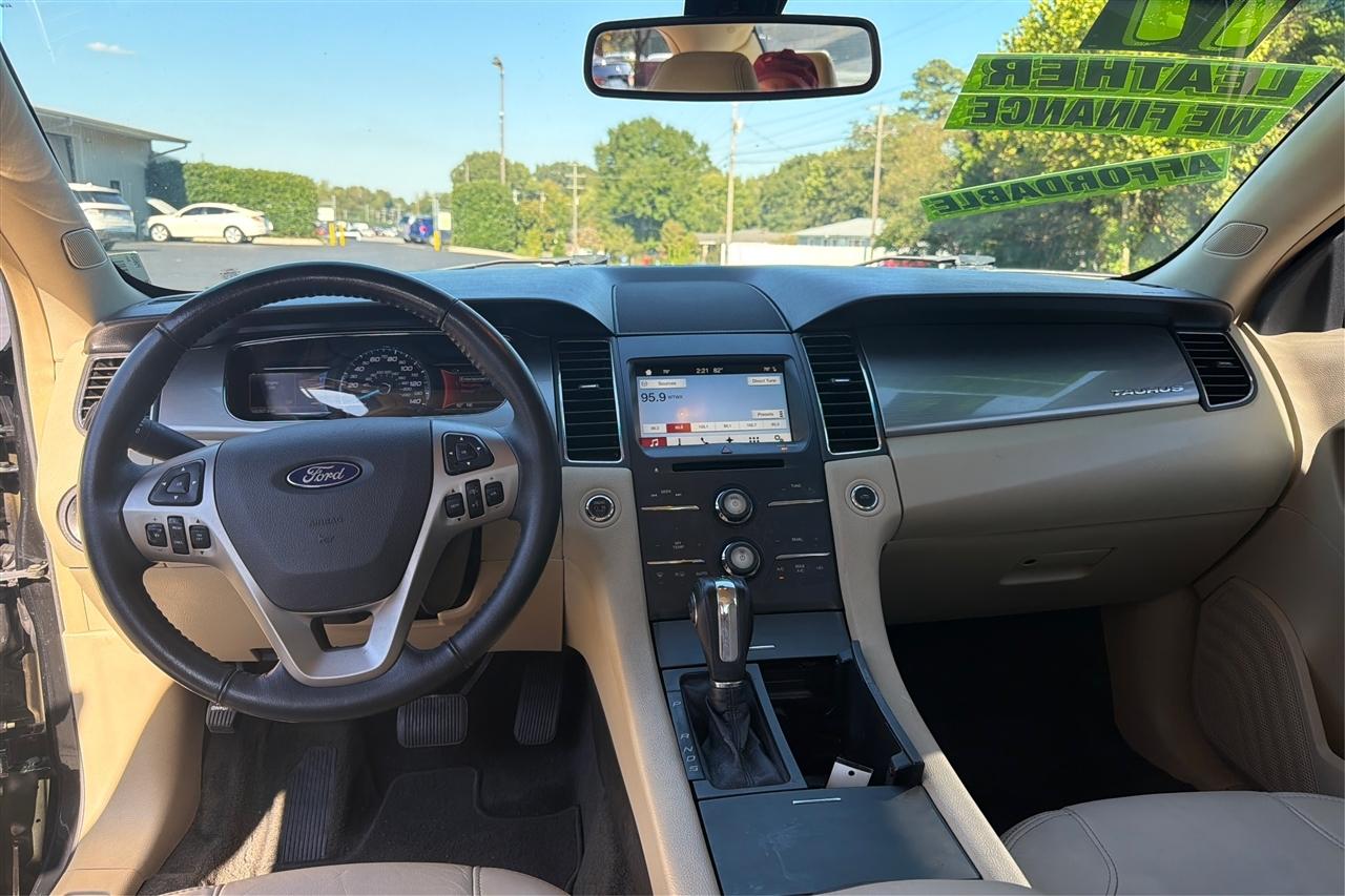 Ford Taurus SEL 4D Sedan 2017