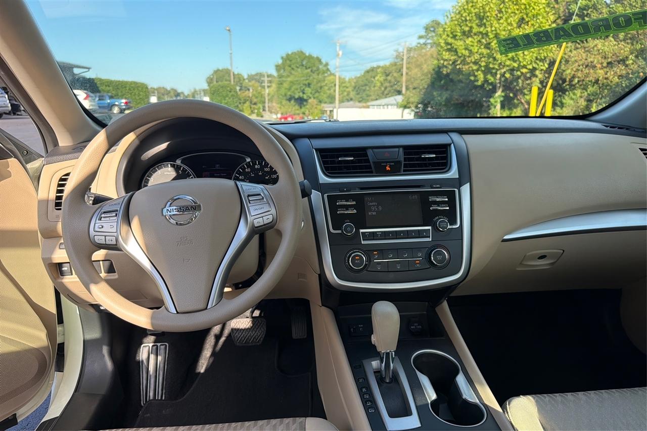 Nissan Altima S 4D Sedan 2.5 2016