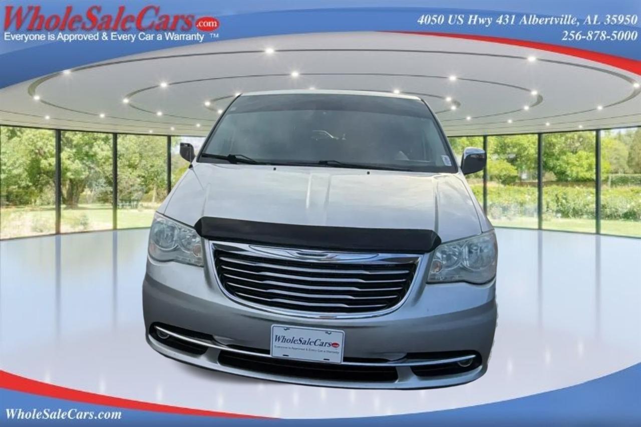 Chrysler Town & Country Touring L Wagon LWB 2012