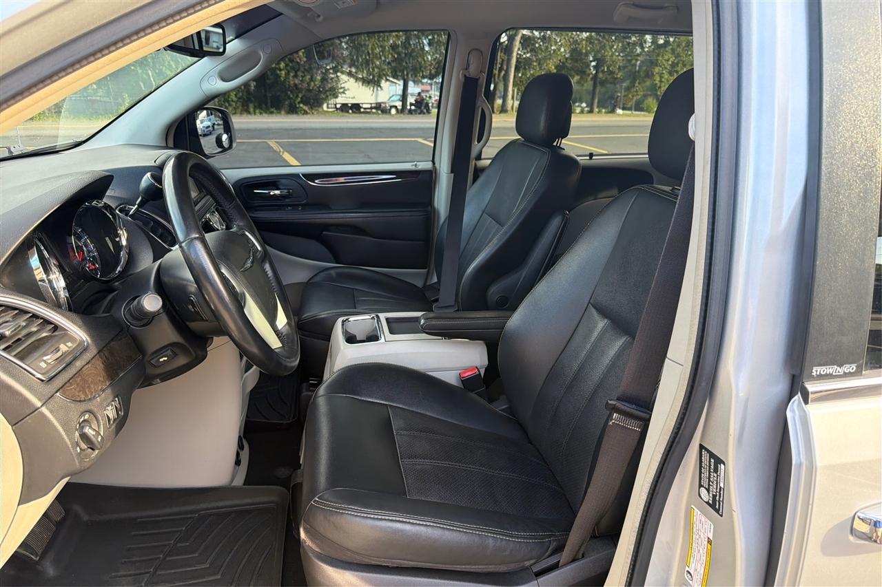 Chrysler Town & Country Touring L Wagon LWB 2012