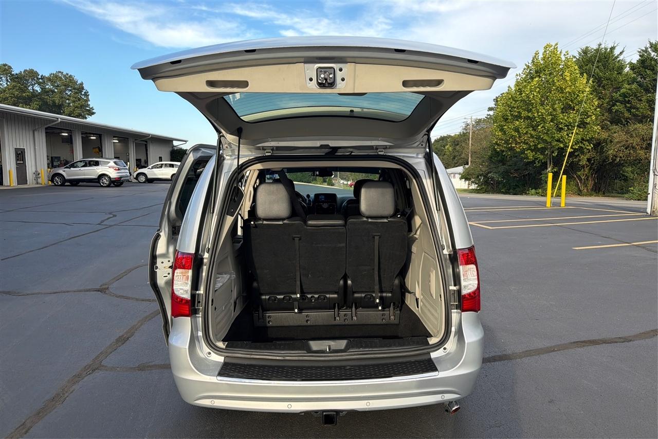 Chrysler Town & Country Touring L Wagon LWB 2012