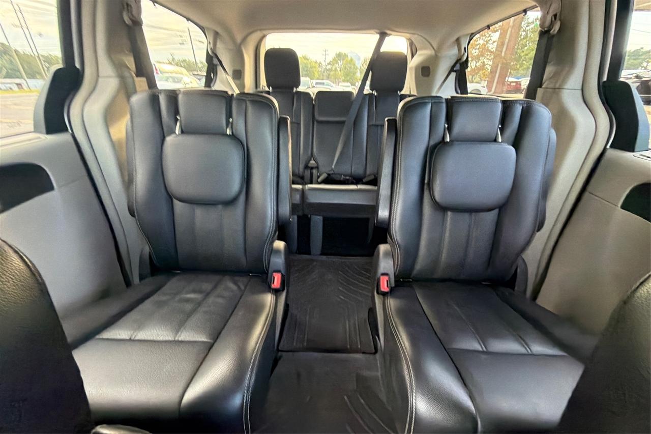 Chrysler Town & Country Touring L Wagon LWB 2012
