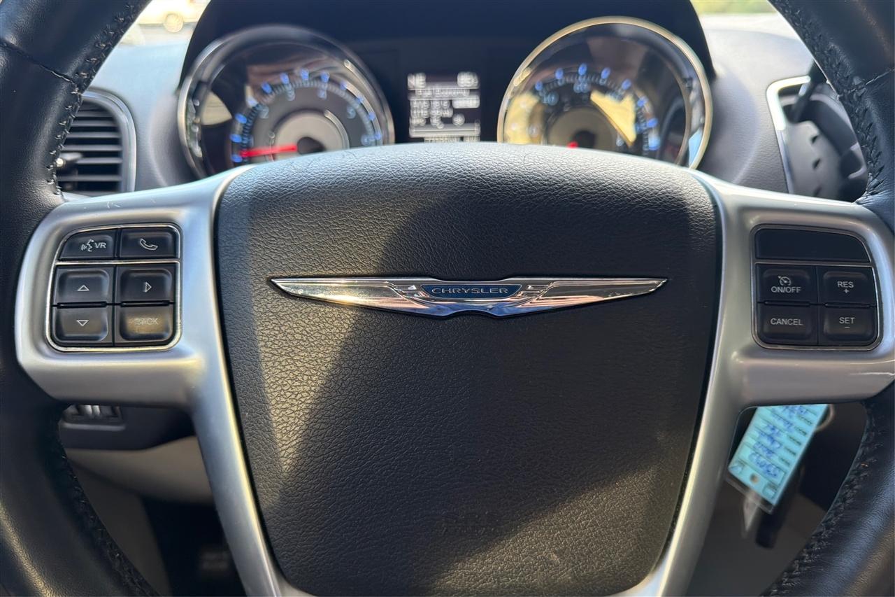 Chrysler Town & Country Touring L Wagon LWB 2012
