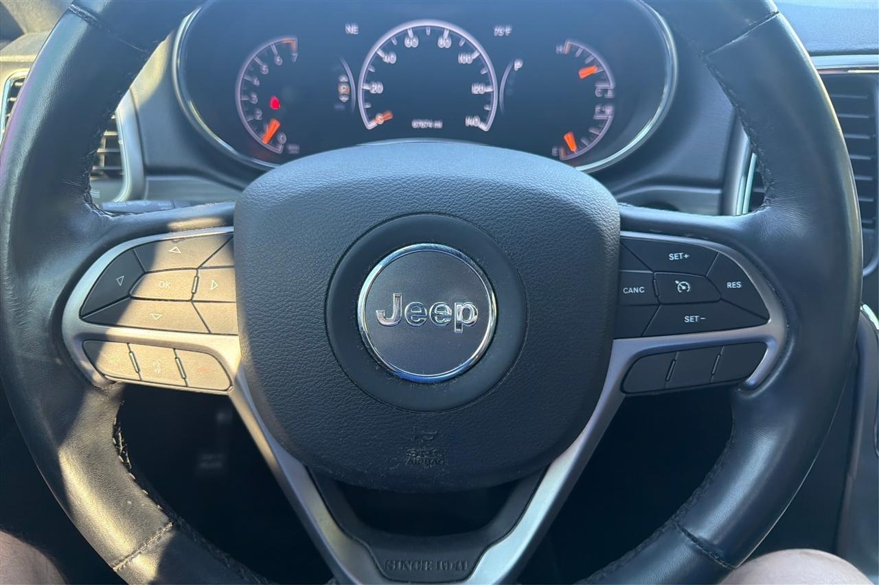 Jeep Grand Cherokee Laredo 4D SUV RWD 2021