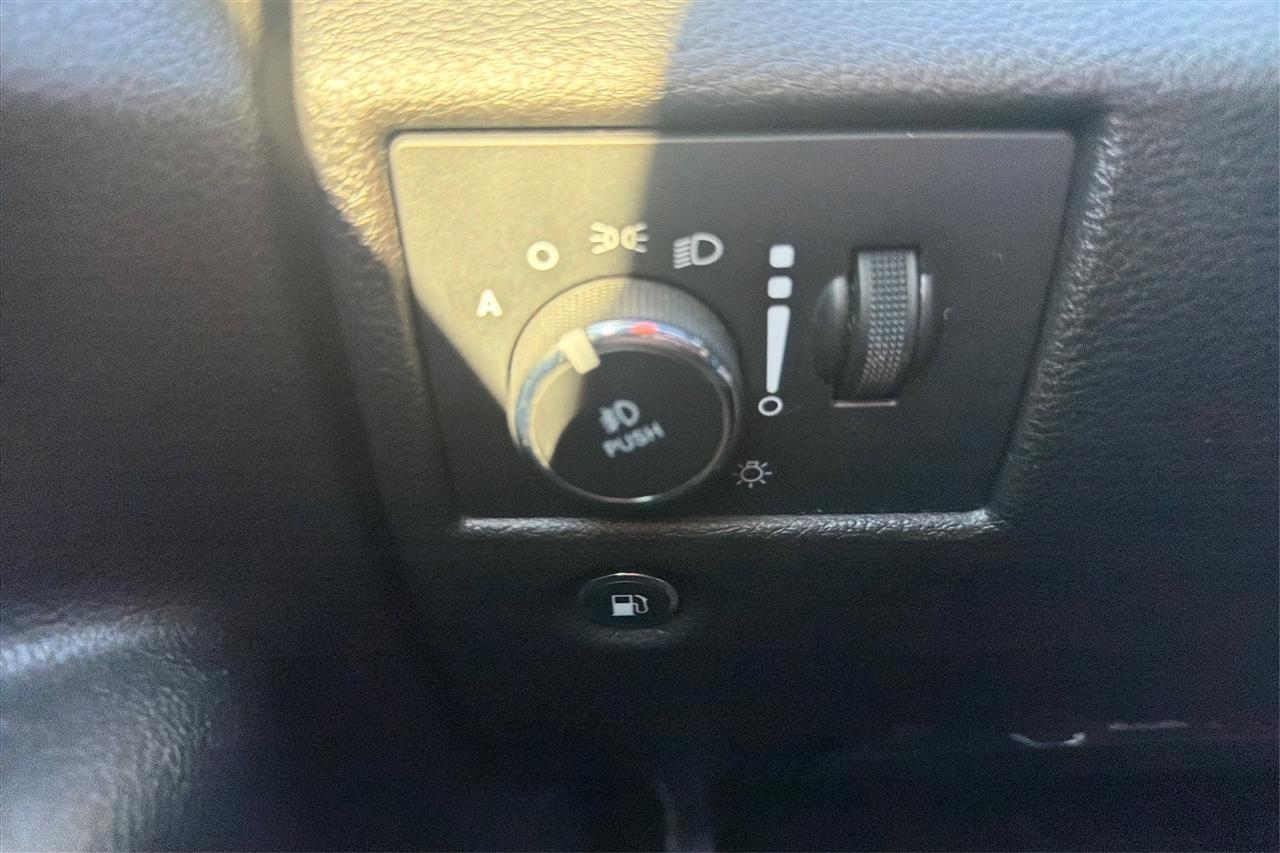 Jeep Grand Cherokee Laredo 4D SUV RWD 2021