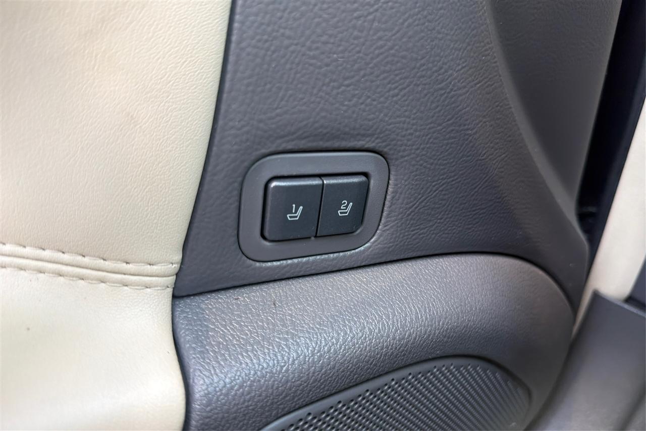 Lincoln MKZ Base 4D Sedan 2012