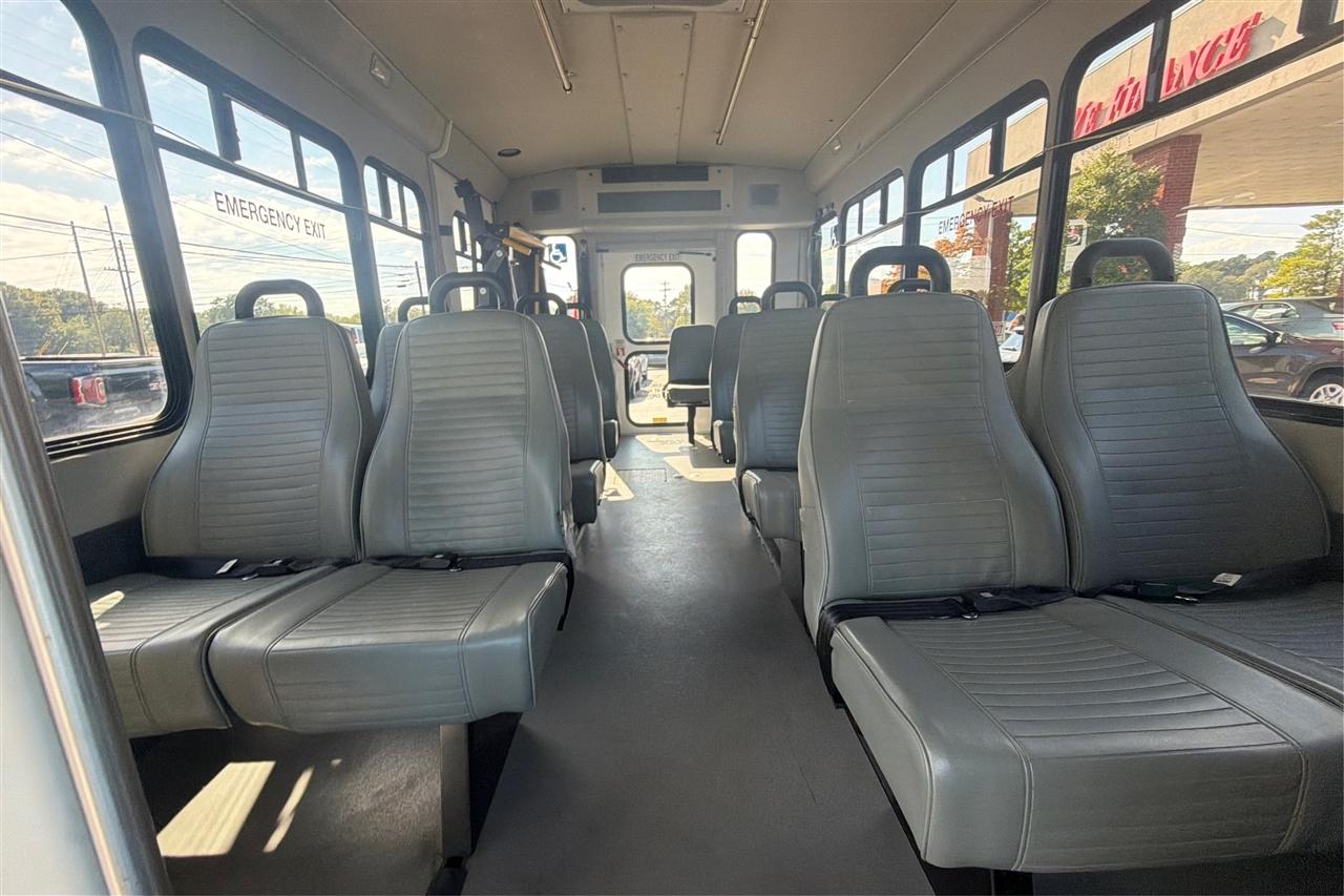 Ford Commercial Vans E450 Cutaway 158WB DRW 2023