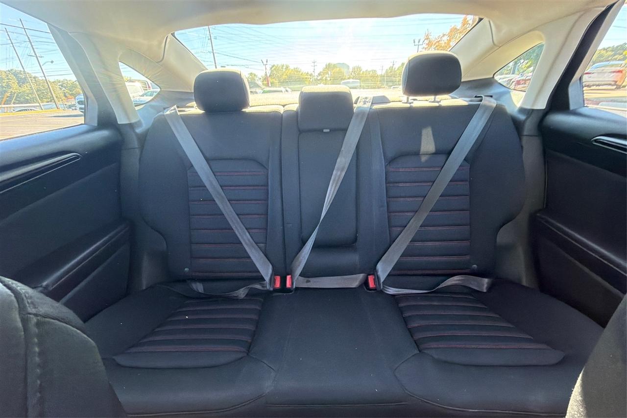 Ford Fusion SE 4D Sedan 2013